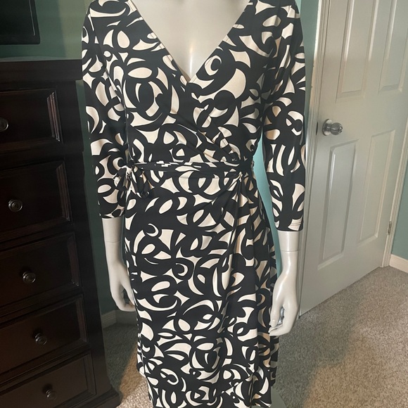 London Times cream and black wrap dress with a hole on the seam- see pics M-L - Picture 10 of 11